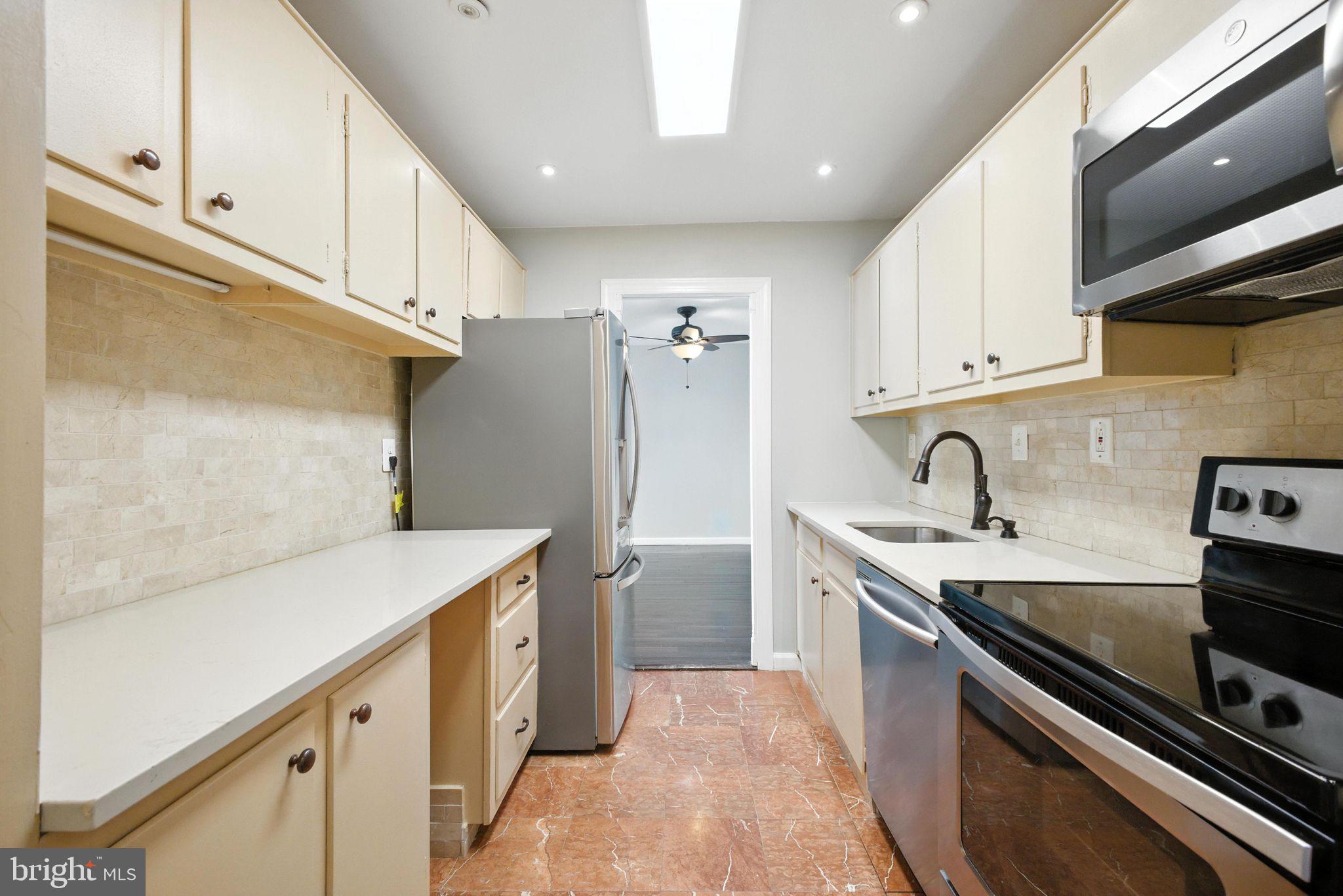 9701 Fields Road, Unit 2208 Gaithersburg, MD 20878 - Photo 7 of 35 Kitchen