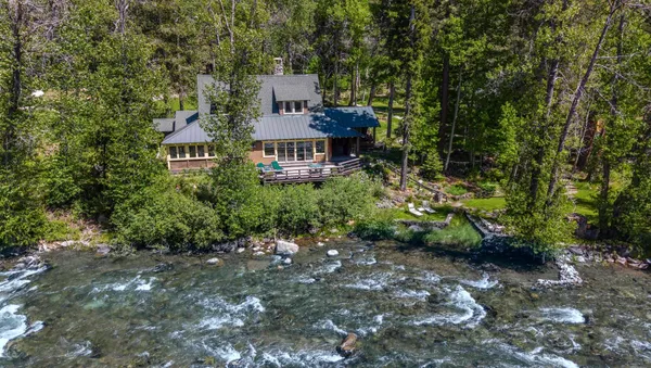 $5,700,000 | 3090 River Road, Truckee, CA 96161