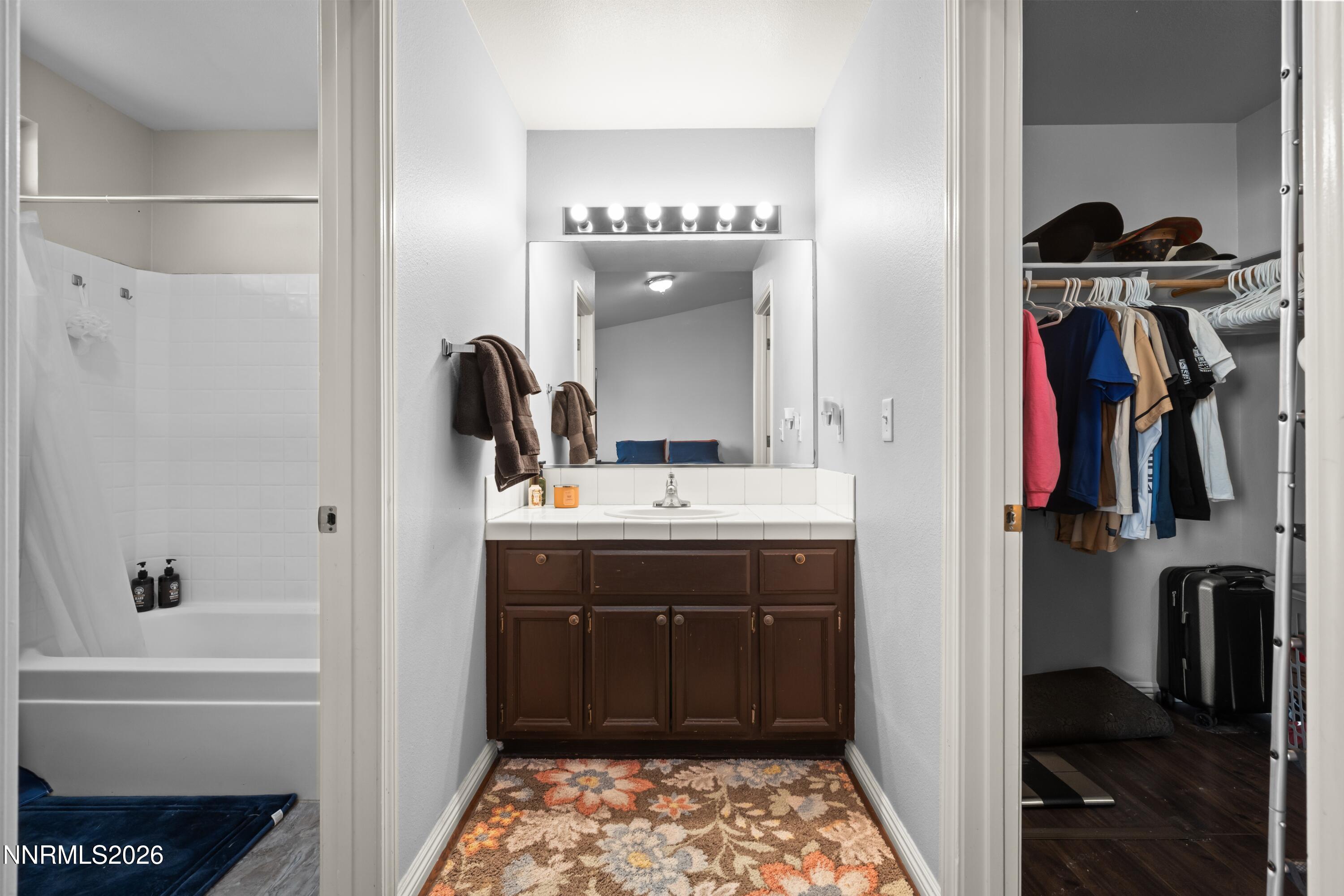 712 Hastings Way Fernley, NV 89408 - Photo 11 of 36 a bathroom with a sink and a mirror