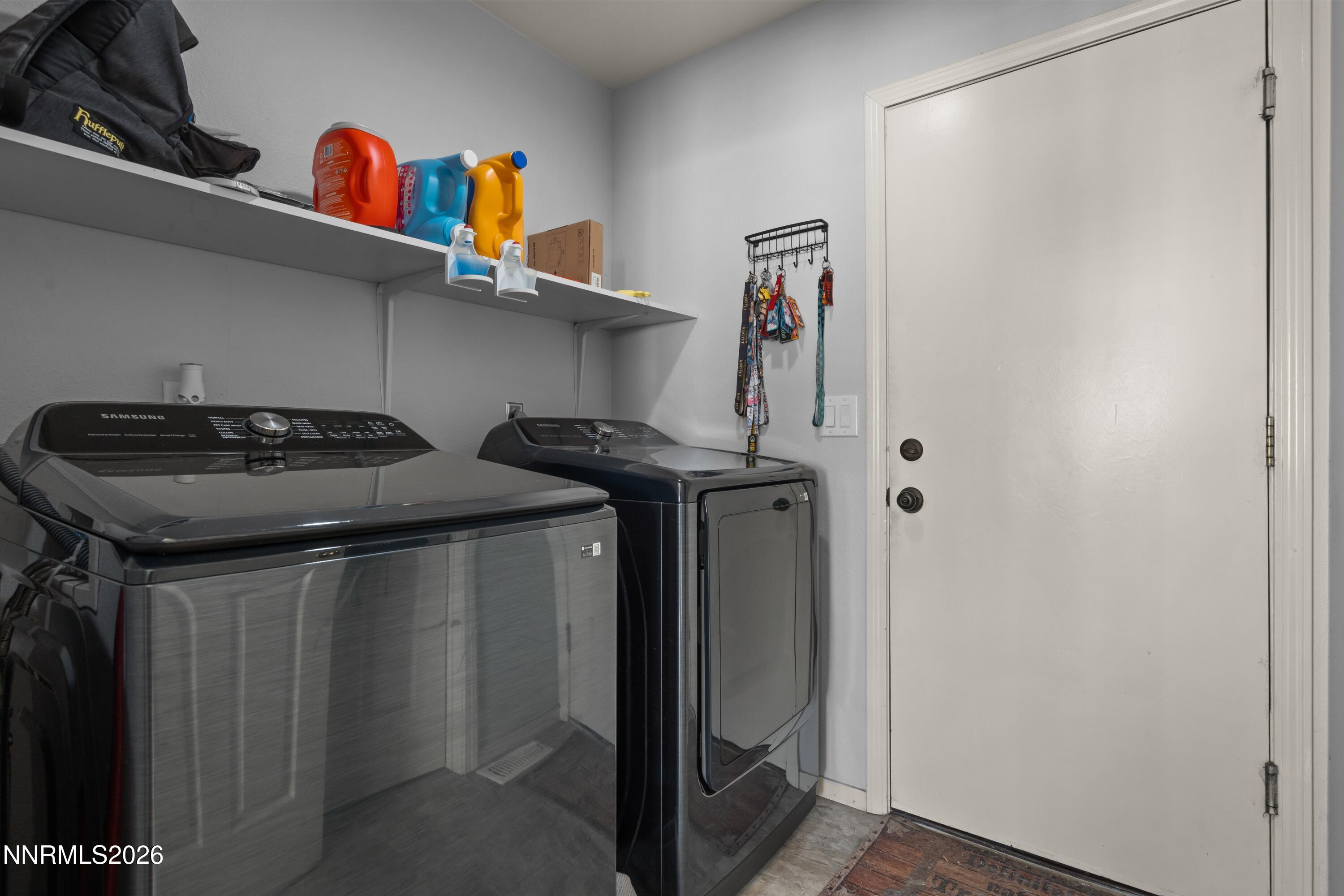 712 Hastings Way Fernley, NV 89408 - Photo 20 of 36 a utility room with dryer and washer