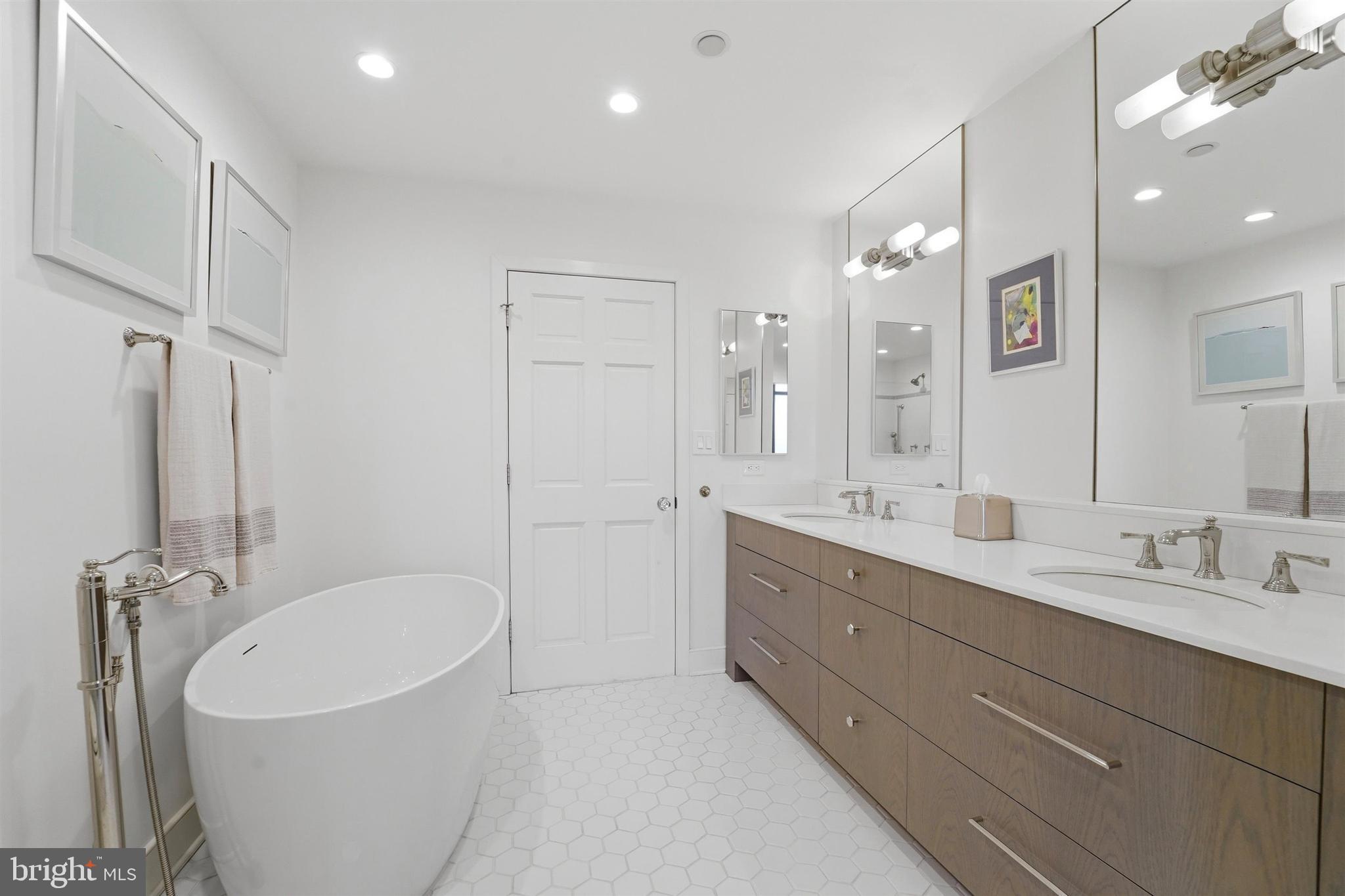 115 Cuthbert Street, Unit H Philadelphia, PA 19106 - Photo 15 of 47