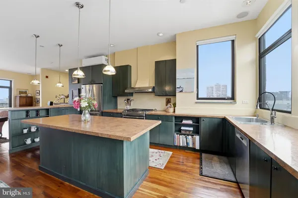 $1,100,000 | 115 Cuthbert Street, Unit H, Philadelphia, PA 19106