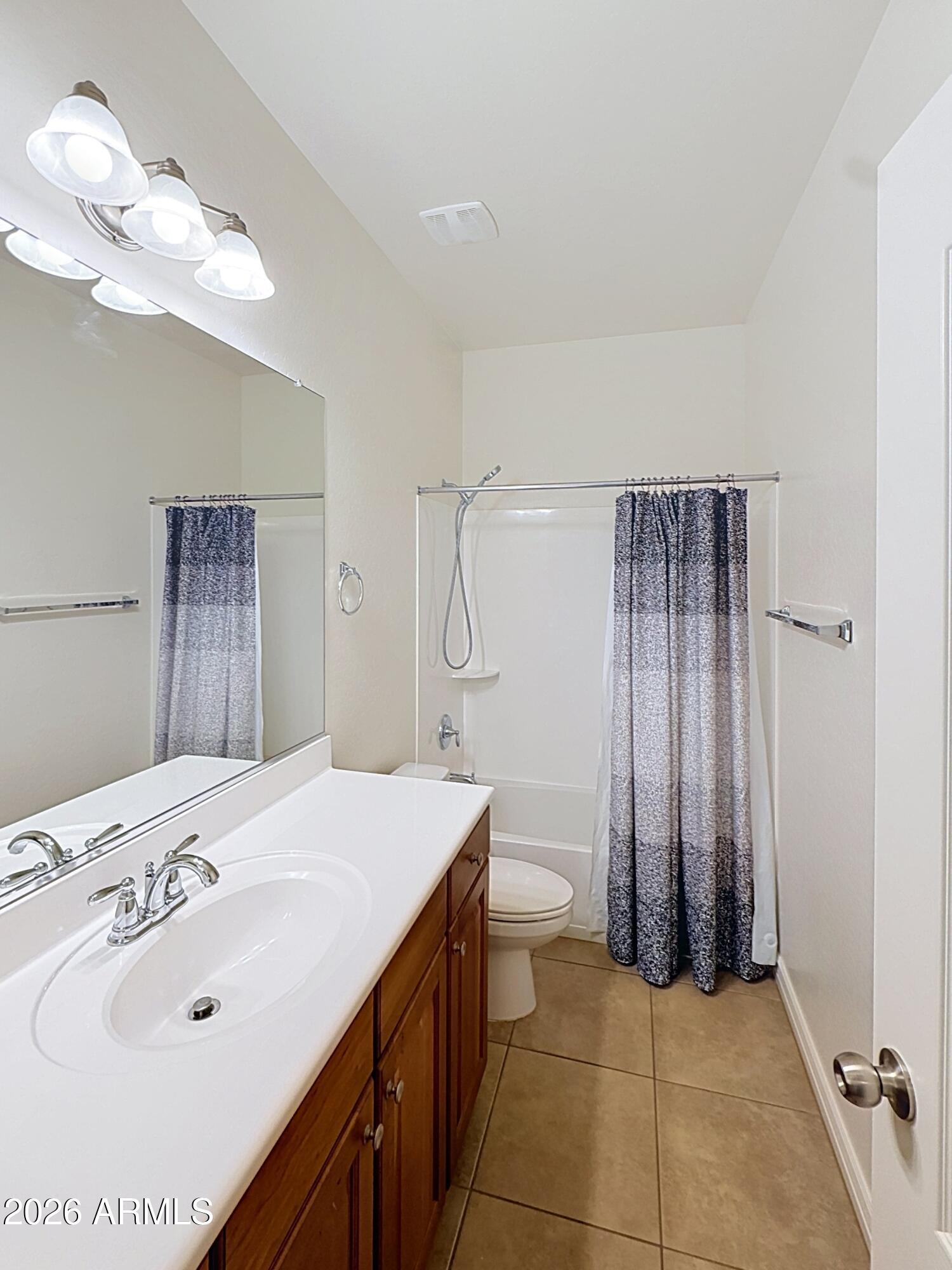 28222 North 44th Way Cave Creek, AZ 85331 - Photo 17 of 31 Full Bath for Guest Rooms