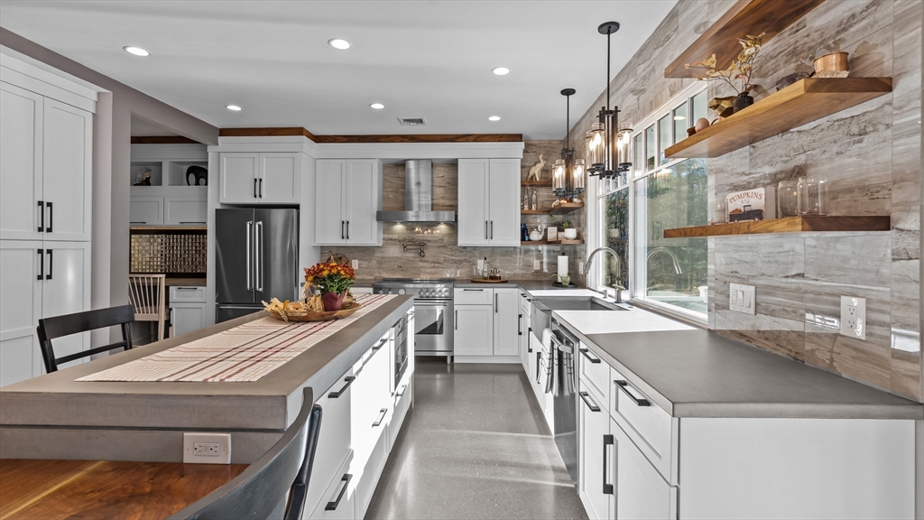 394 Mohawk Road Raynham, MA 02767 - Photo 9 of 42
