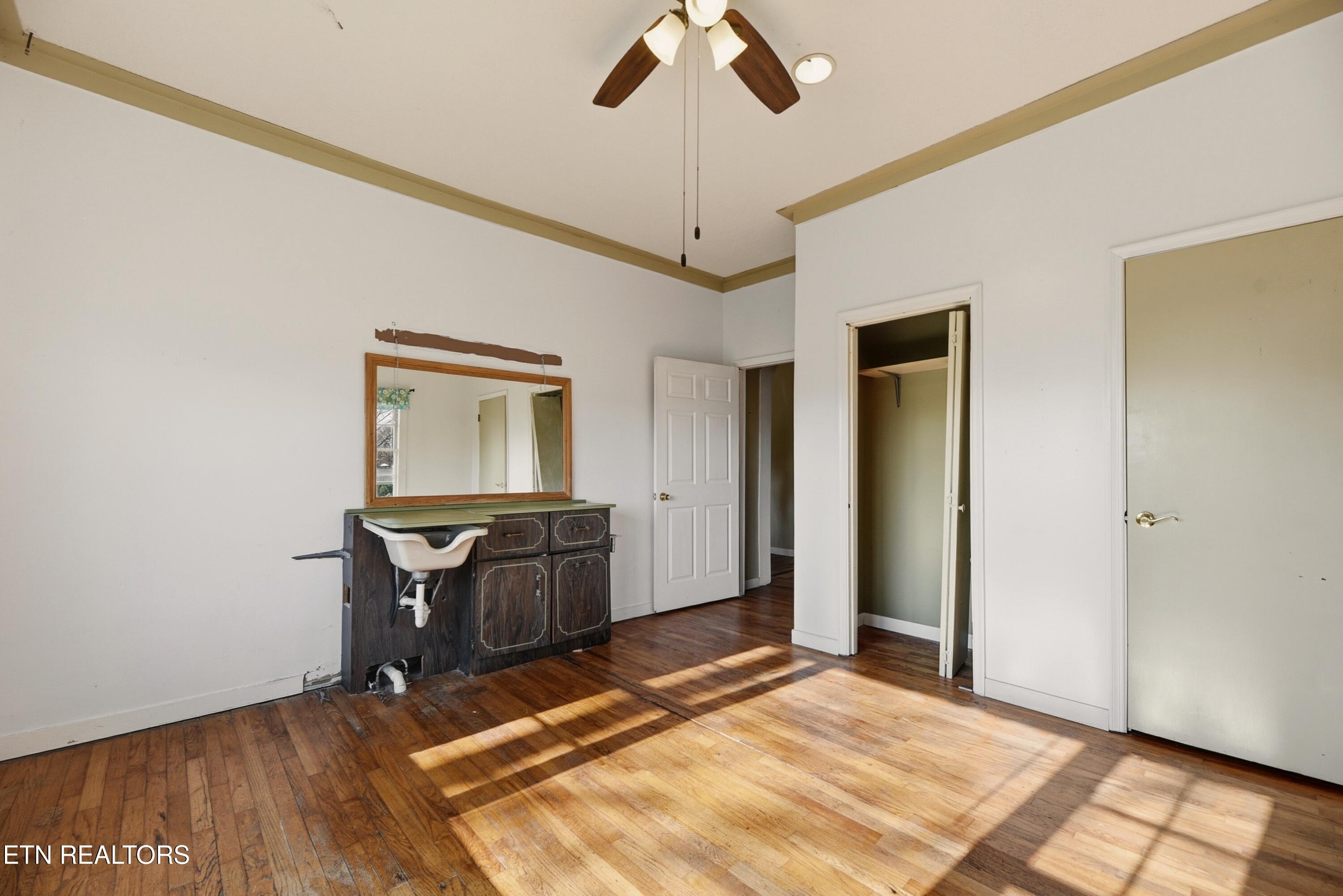 400 North Main Street Clinton, TN 37716 - Photo 11 of 36 NMain400 (59)