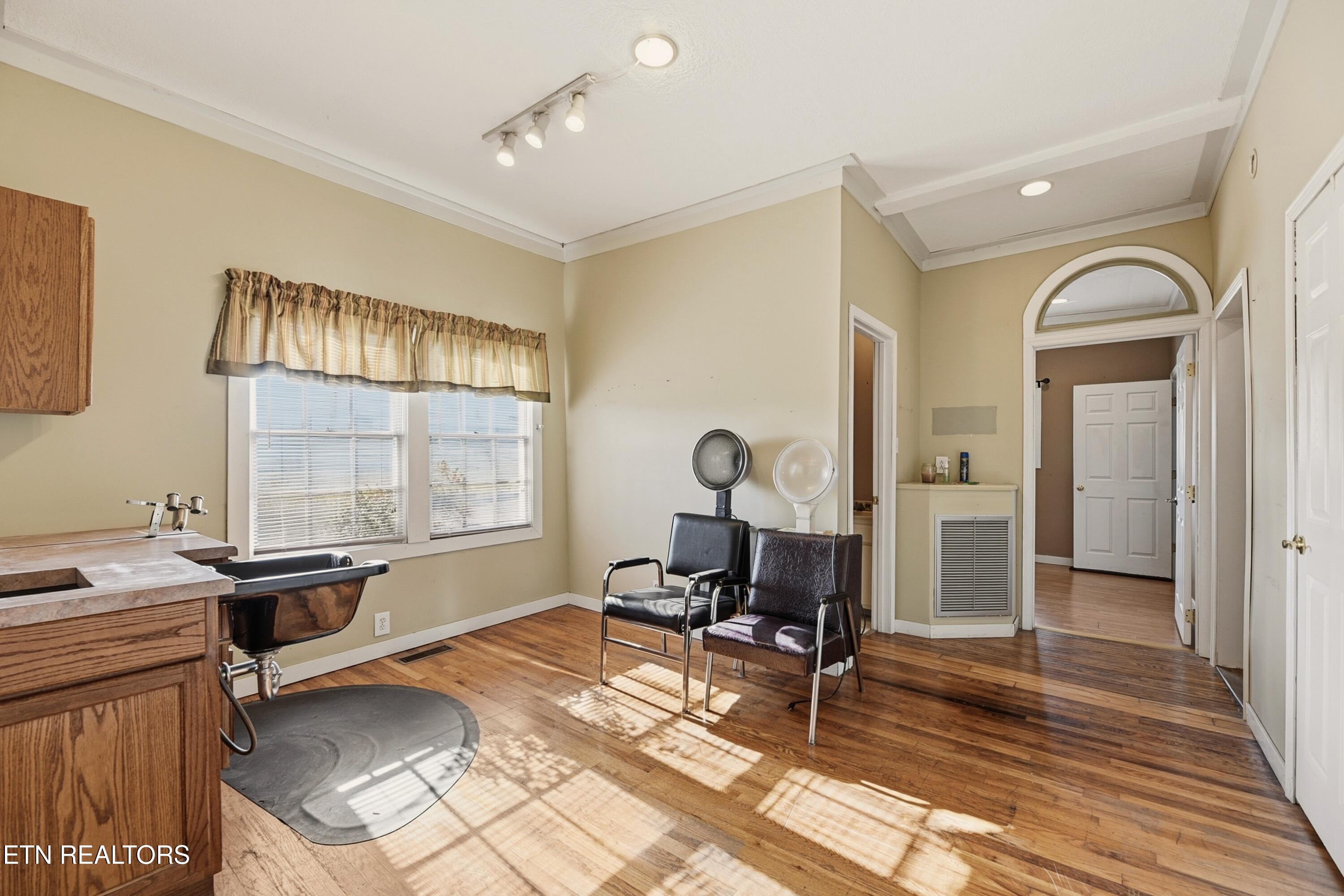 400 North Main Street Clinton, TN 37716 - Photo 12 of 36 NMain400 (62)