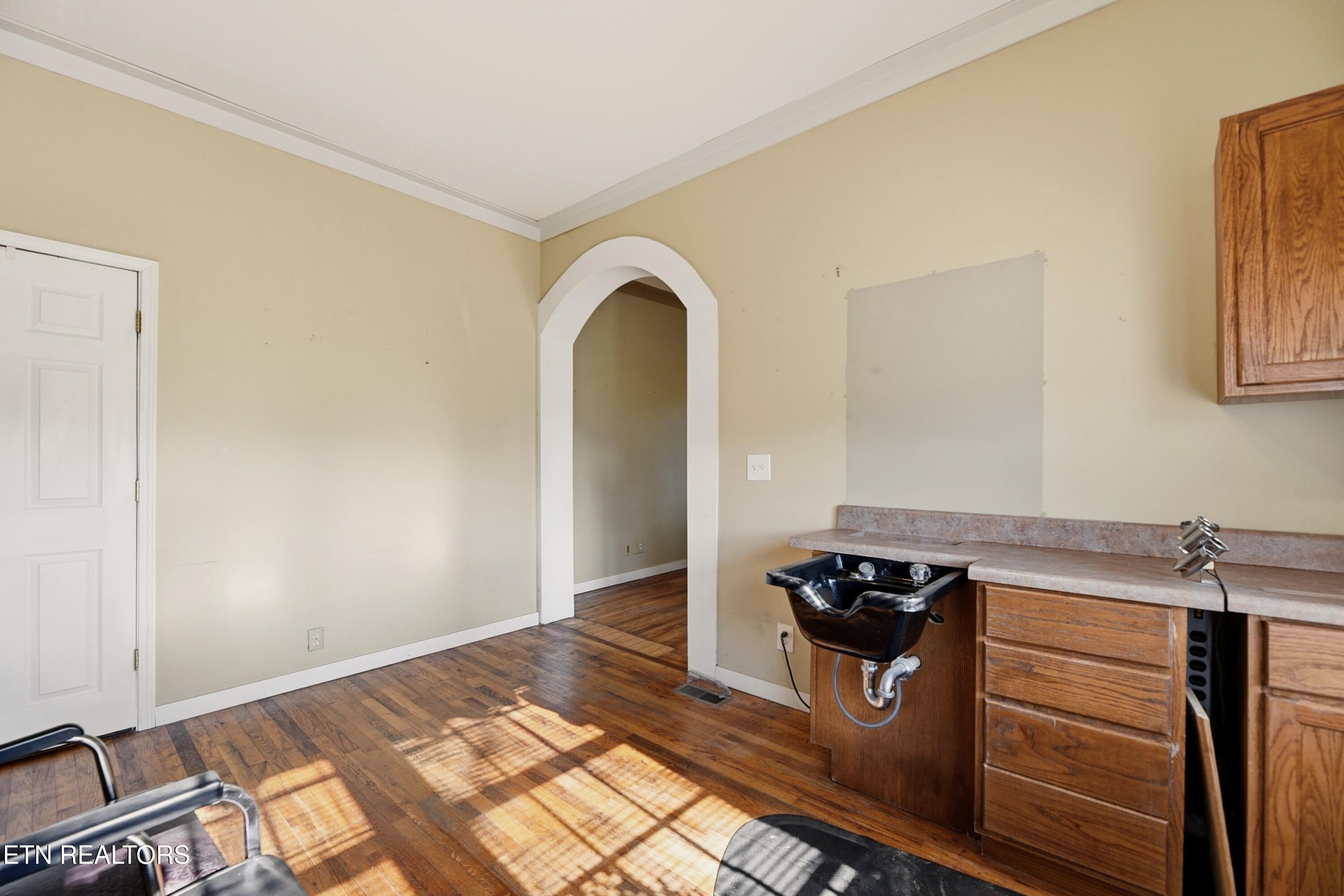 400 North Main Street Clinton, TN 37716 - Photo 13 of 36 NMain400 (65)