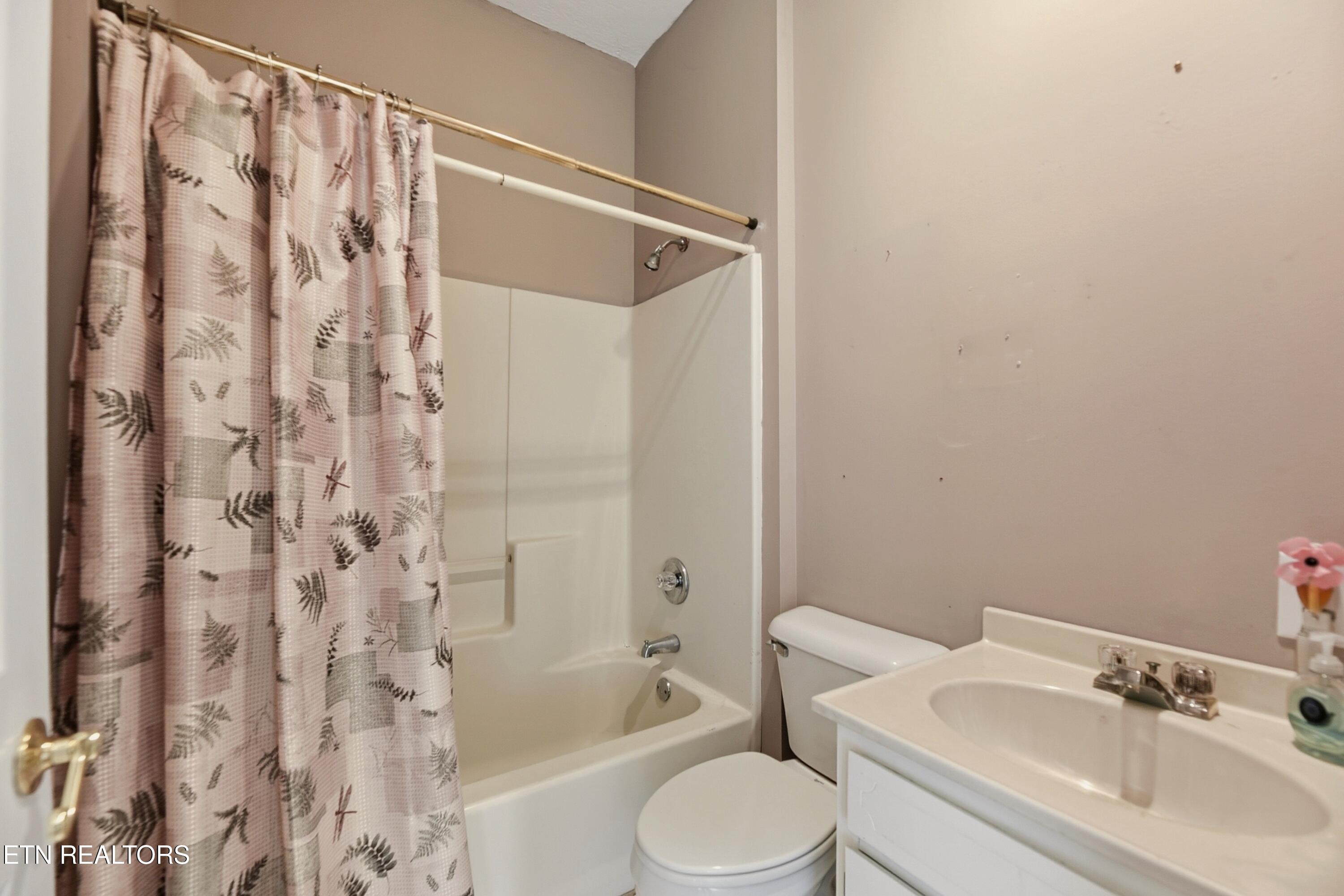 400 North Main Street Clinton, TN 37716 - Photo 14 of 36 NMain400 (68)