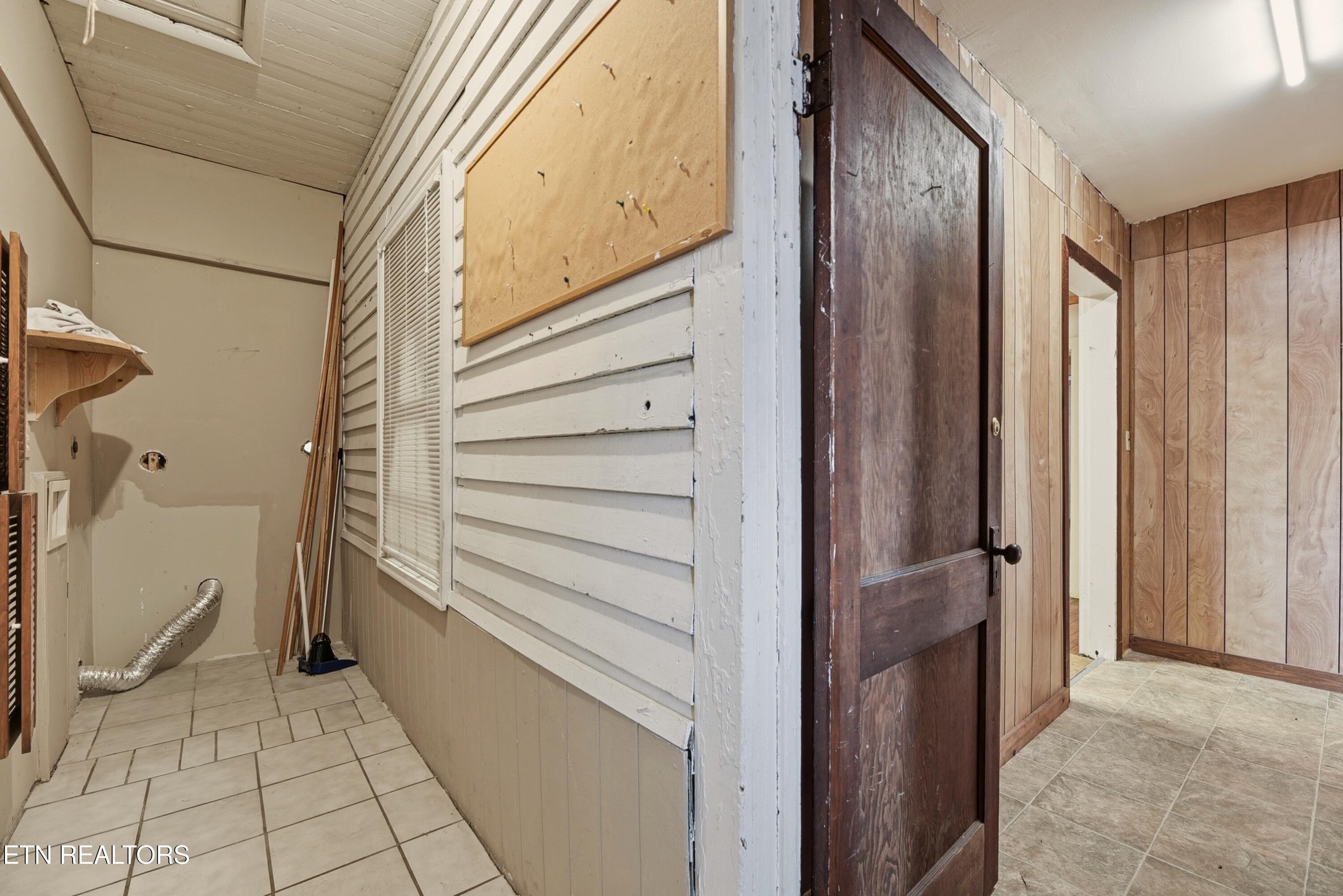 400 North Main Street Clinton, TN 37716 - Photo 16 of 36 NMain400 (77)