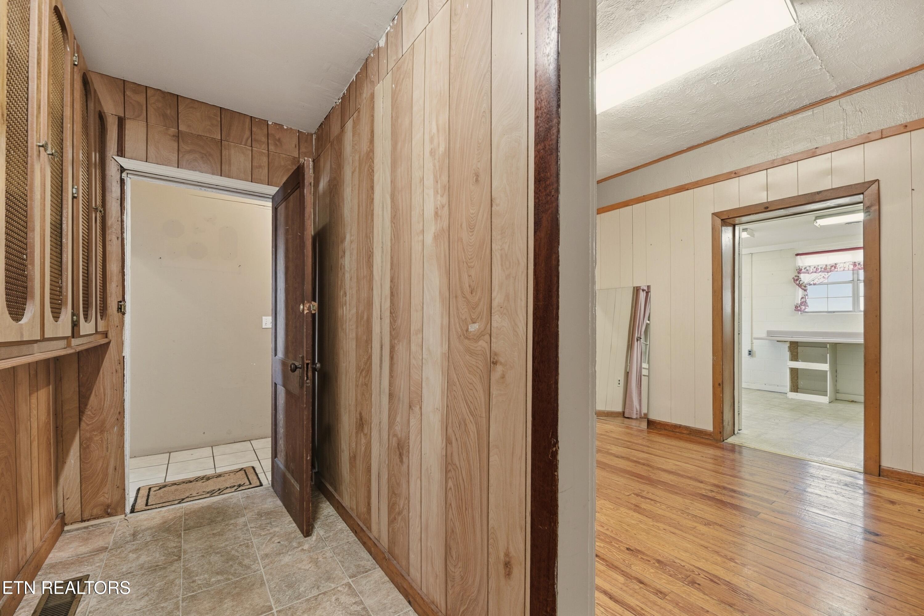 400 North Main Street Clinton, TN 37716 - Photo 18 of 36 NMain400 (83)