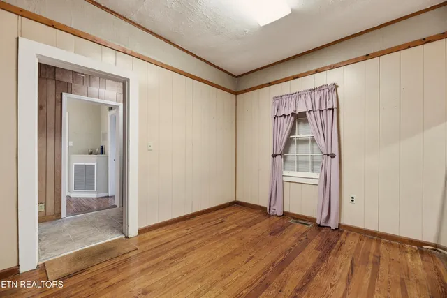 $369,900 | 400 North Main Street, Clinton, TN 37716