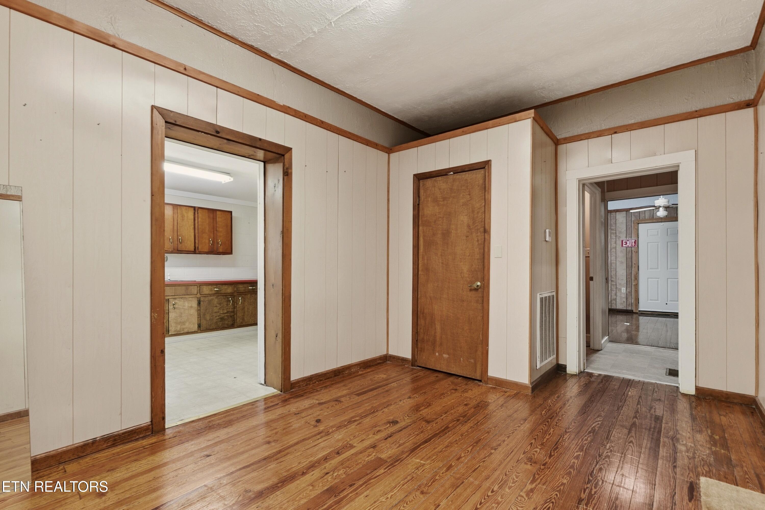 400 North Main Street Clinton, TN 37716 - Photo 20 of 36 NMain400 (89)