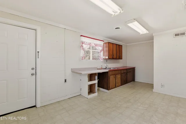 $369,900 | 400 North Main Street, Clinton, TN 37716