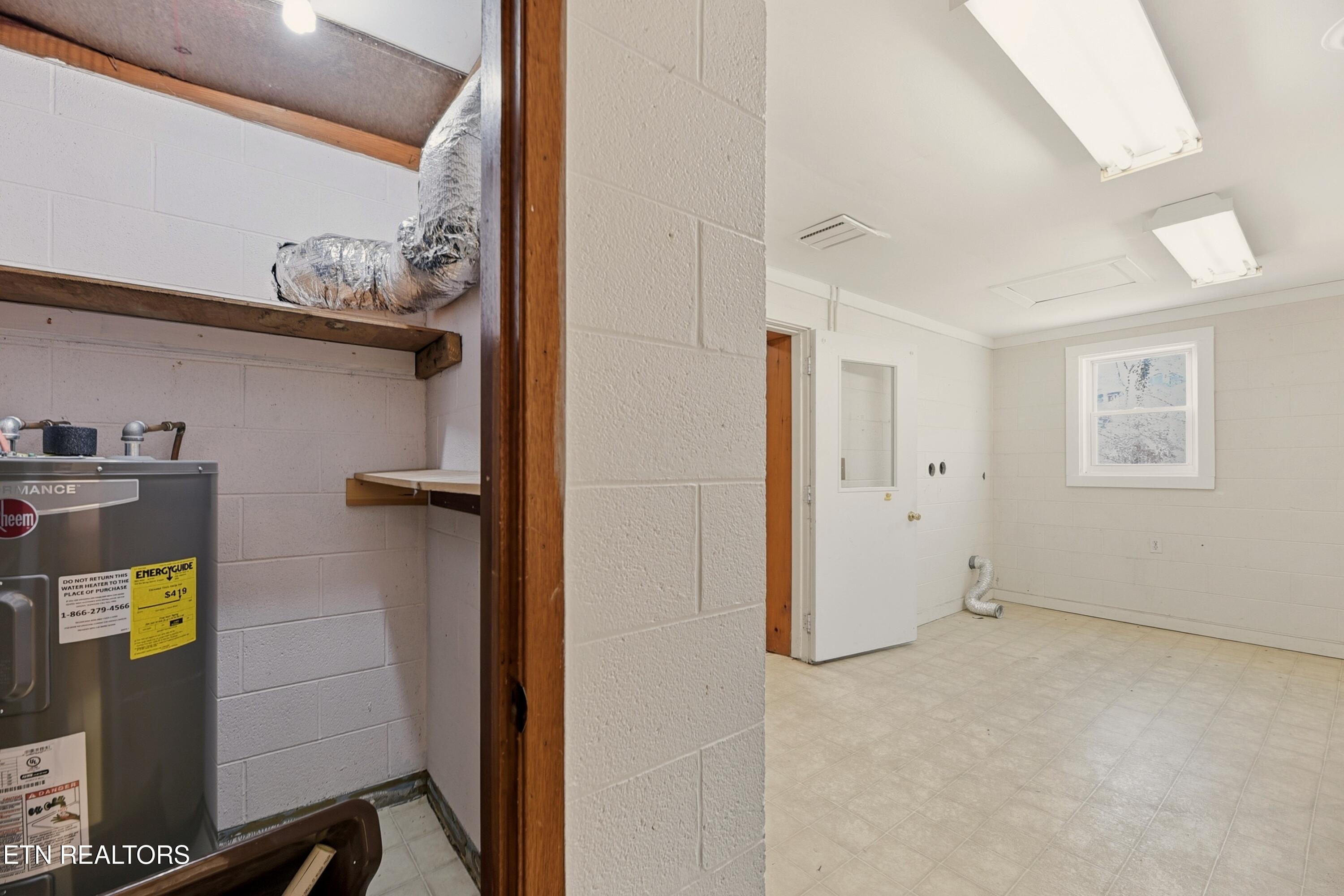 400 North Main Street Clinton, TN 37716 - Photo 24 of 36 NMain400 (101)