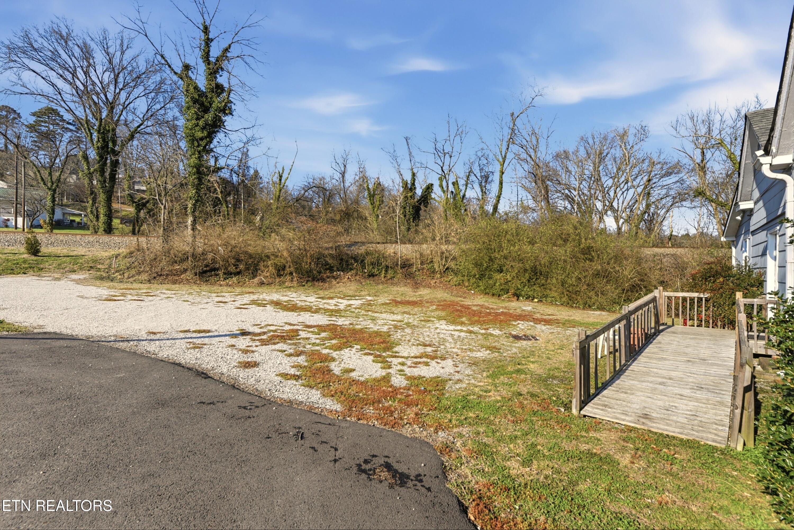 400 North Main Street Clinton, TN 37716 - Photo 29 of 36 NMain400 (38)