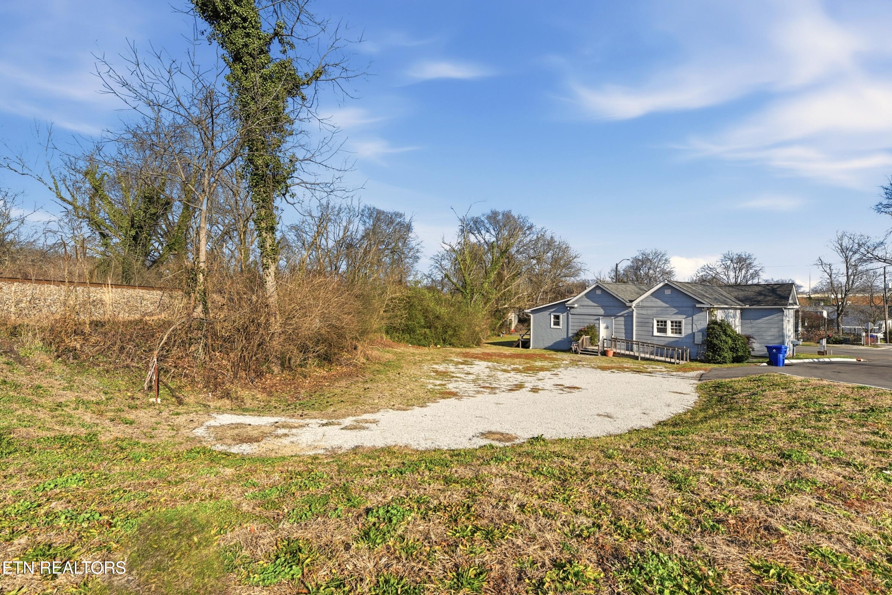 400 North Main Street Clinton, TN 37716 - Photo 33 of 36 NMain400 (50)