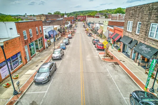 $359,900 | 400 North Main Street, Clinton, TN 37716