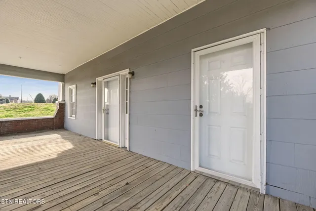 $369,900 | 400 North Main Street, Clinton, TN 37716