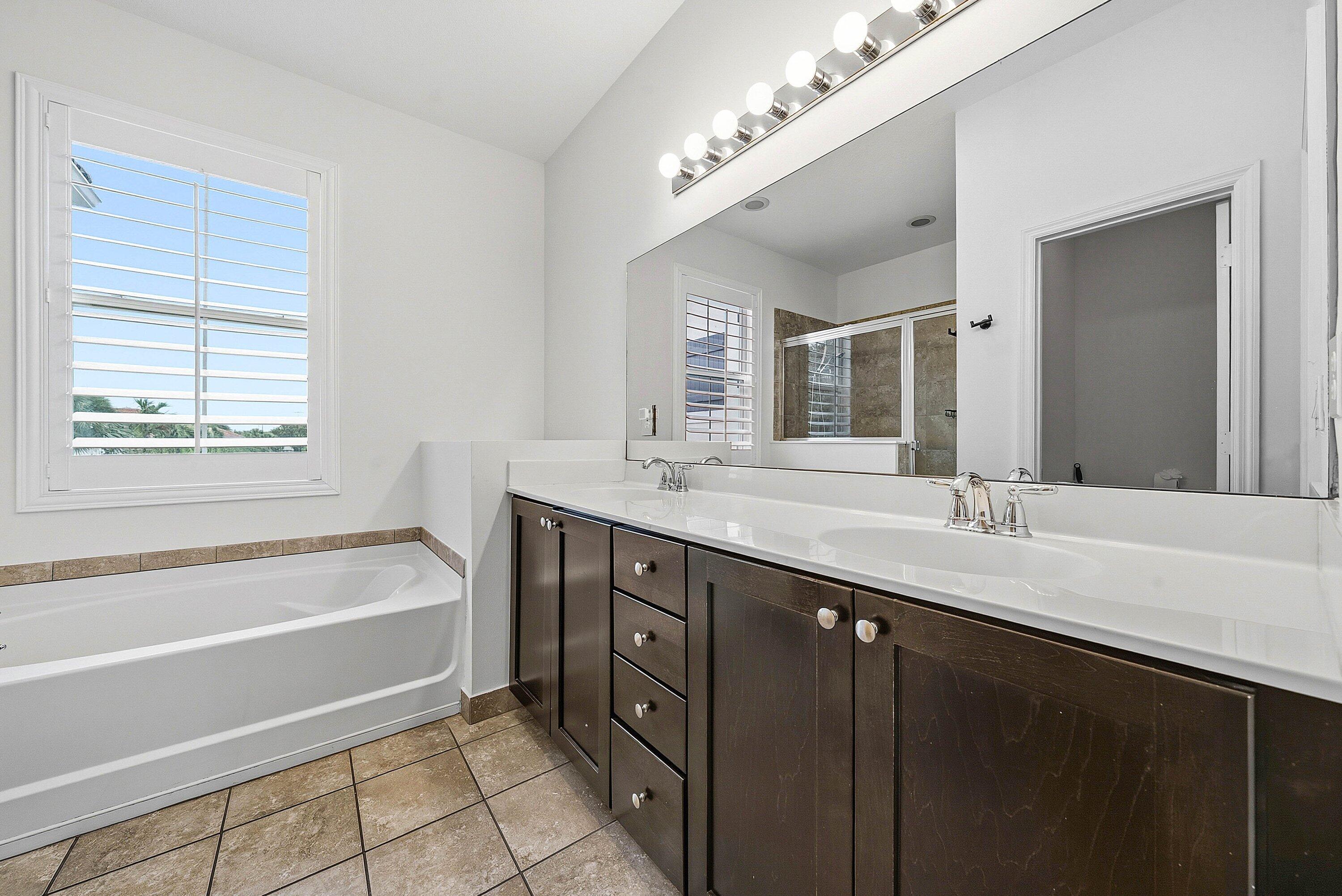 409 Francesca Ridge Road Boynton Beach, FL 33435 - Photo 17 of 41 Primary bathroom
