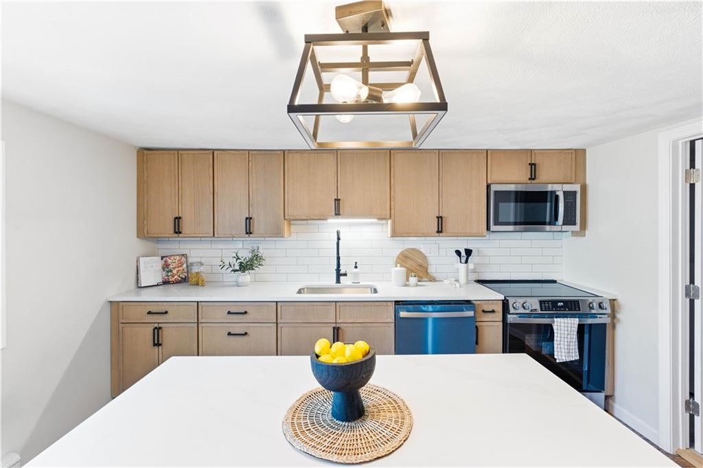 37 Phillips Street Coventry, RI 02816 - Photo 6 of 49 Gallery Image 6