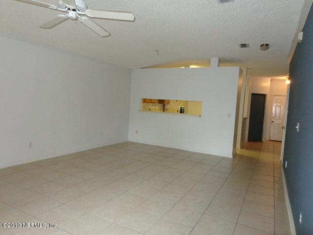 933 Gavagan Road Jacksonville, FL 32233 - Photo 5 of 28 Great room