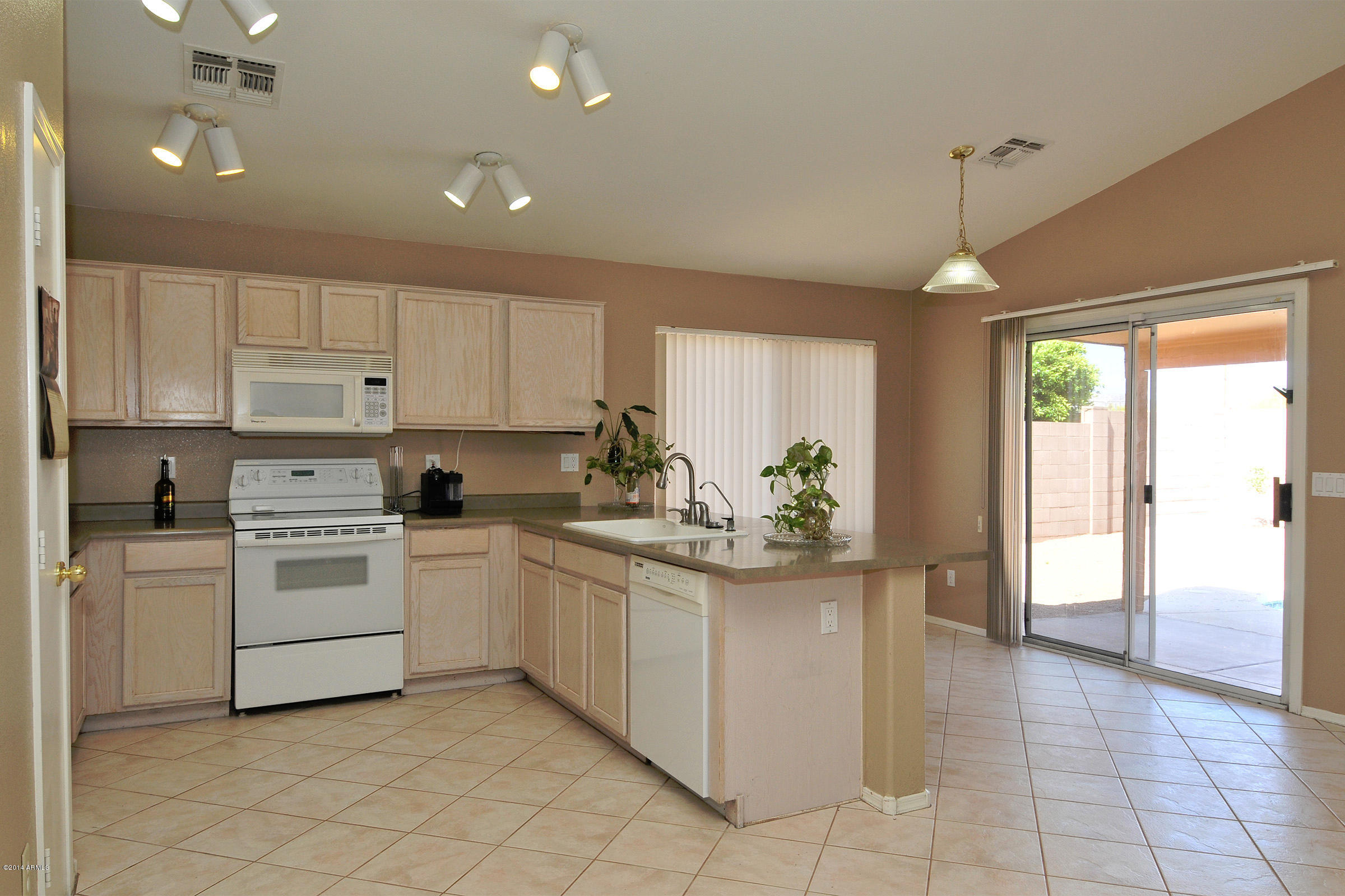 765 South Del Rancho Mesa, AZ 85208 - Photo 6 of 52 Kitchen