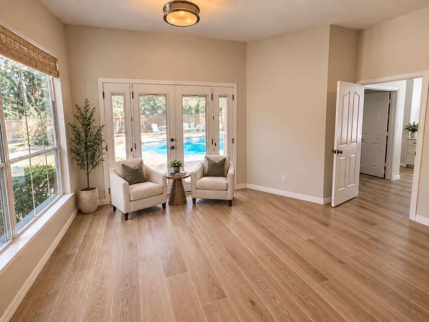 13225 Ridgewater Way Conroe, TX 77302 - Photo 18 of 41 Primary Bedroom sitting area AI Staged