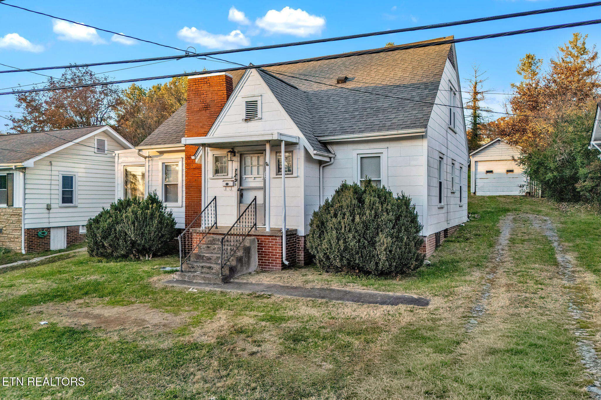 129 Virginia Street Kingsport, TN 37665 - Photo 2 of 32 2-web-or-mls-129-virginia-st