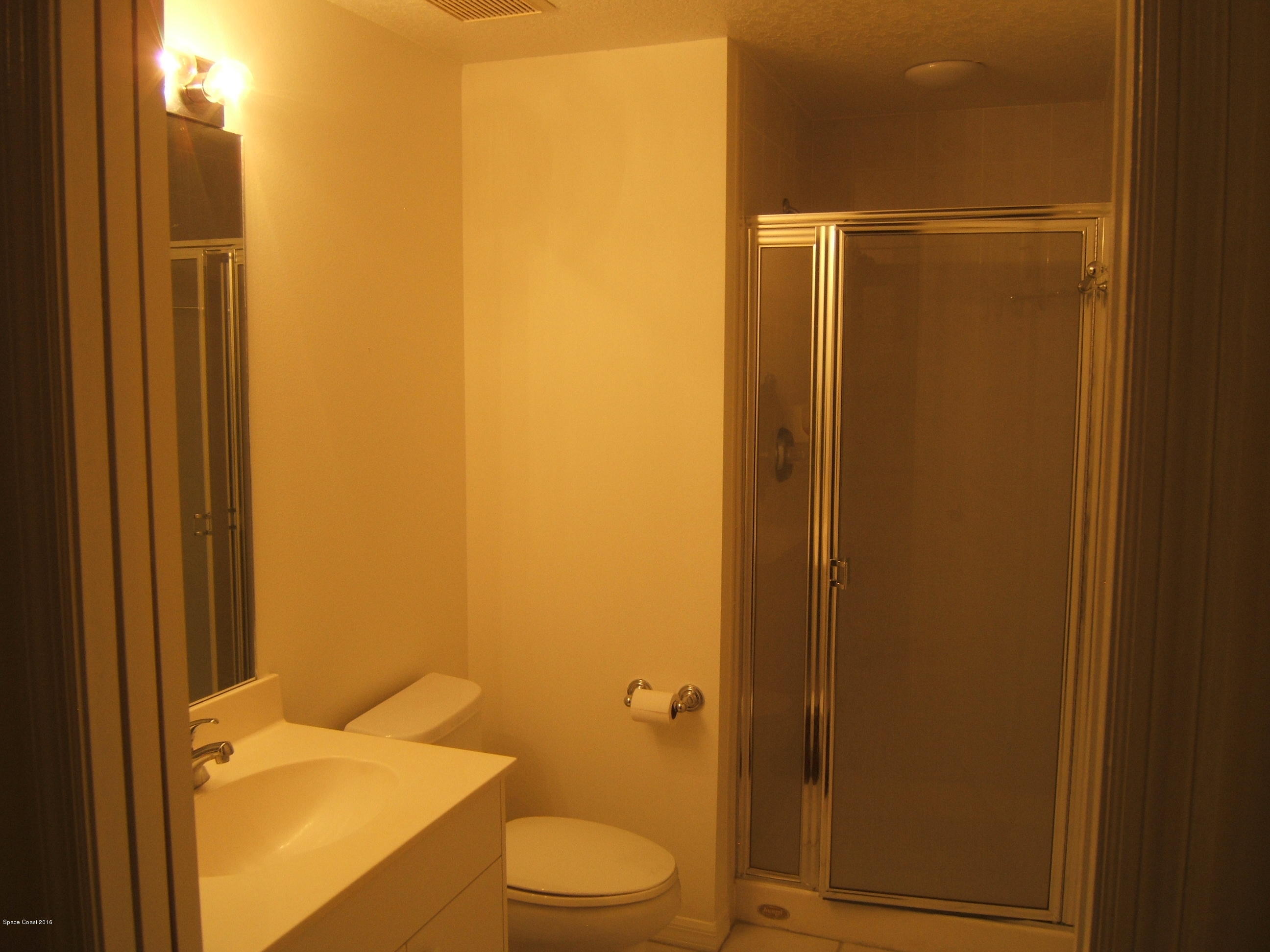102 Riverside Drive, Unit 403 Cocoa, FL 32922 - Photo 17 of 33 Guest Bath