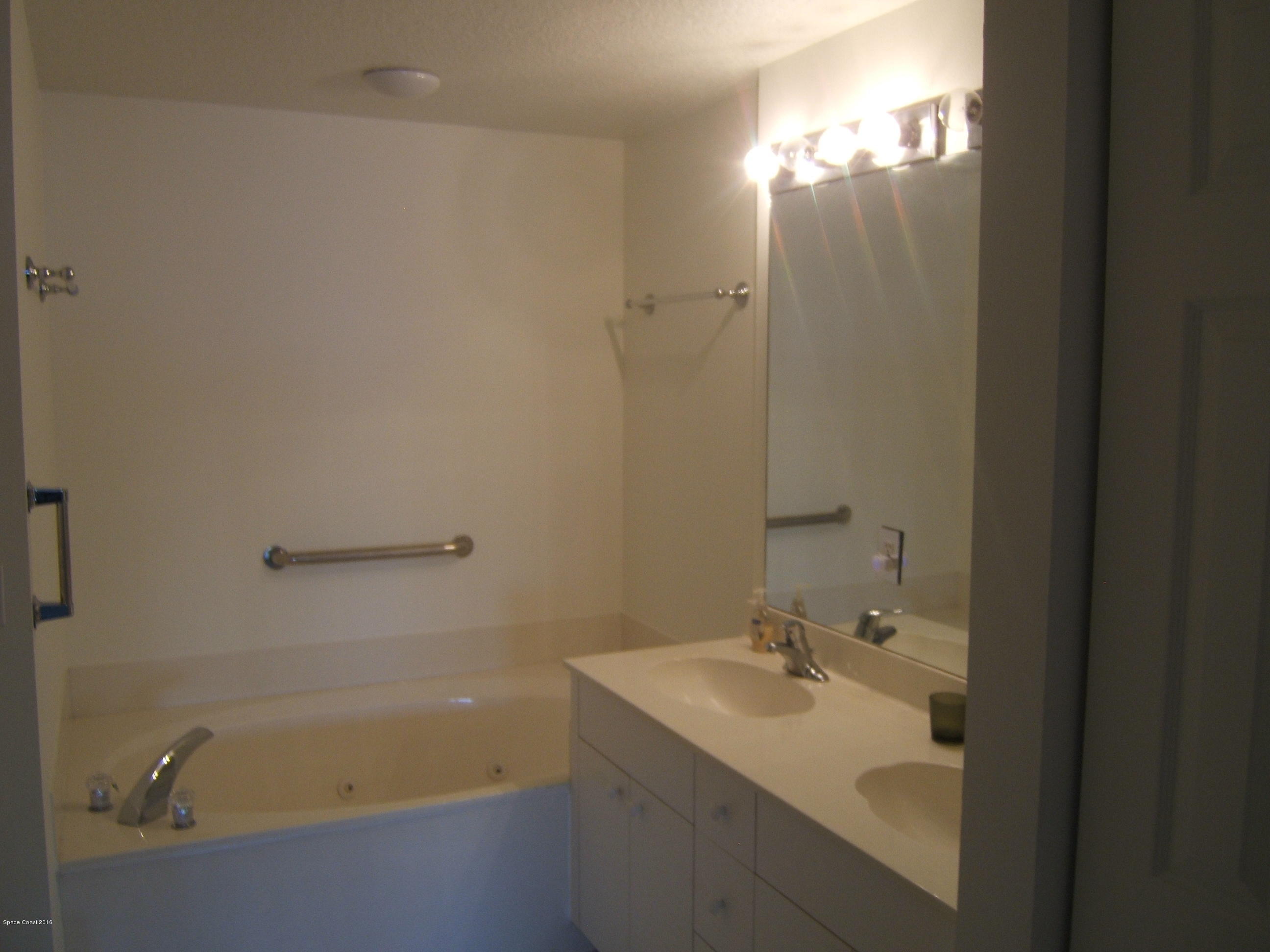 102 Riverside Drive, Unit 403 Cocoa, FL 32922 - Photo 22 of 33 Master Bath