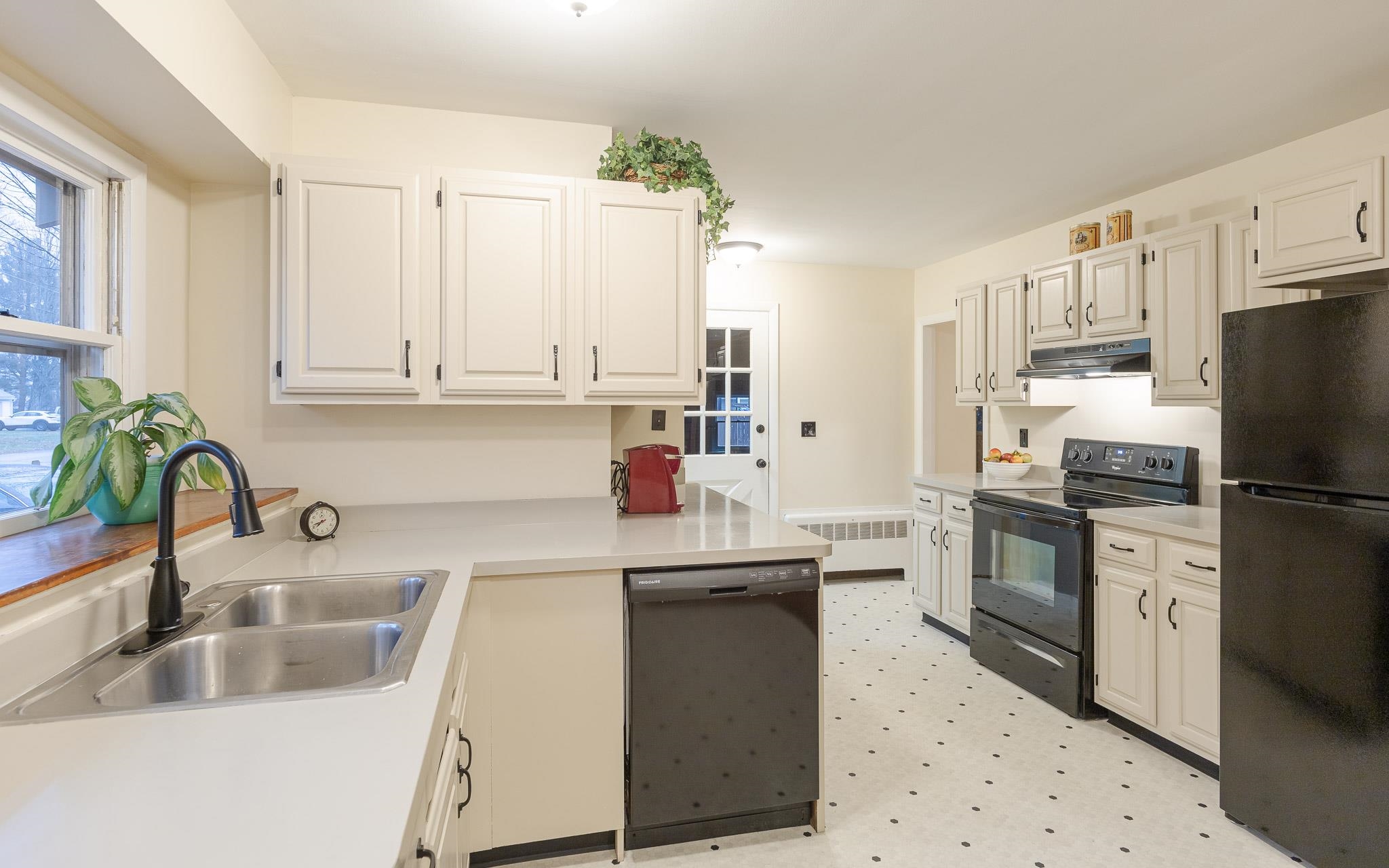 36 Hanover Street Keene, NH 03431 - Photo 11 of 35