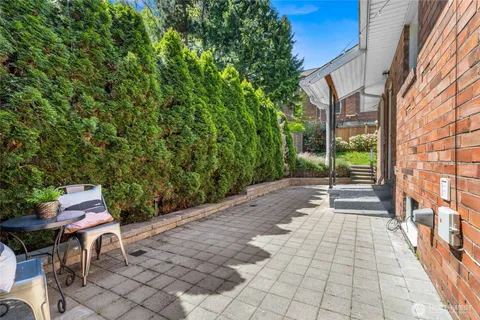 $999,950 | 8205 19th Avenue Northeast, Seattle, WA 98115