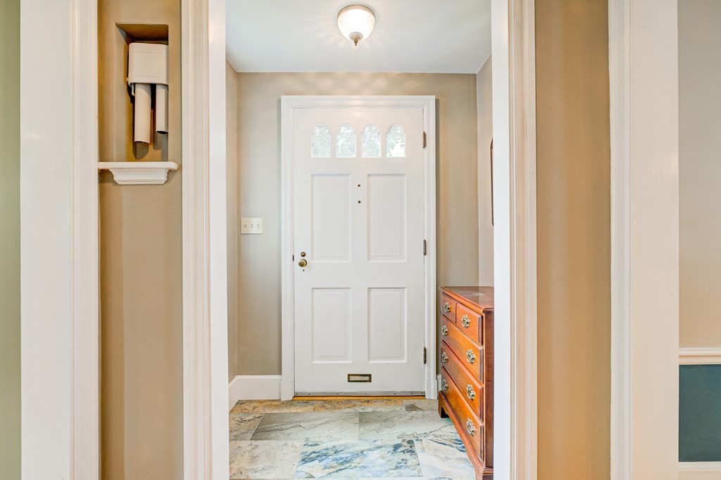 39 Eliot Road Arlington, MA 02474 - Photo 4 of 40 Gallery Image 4