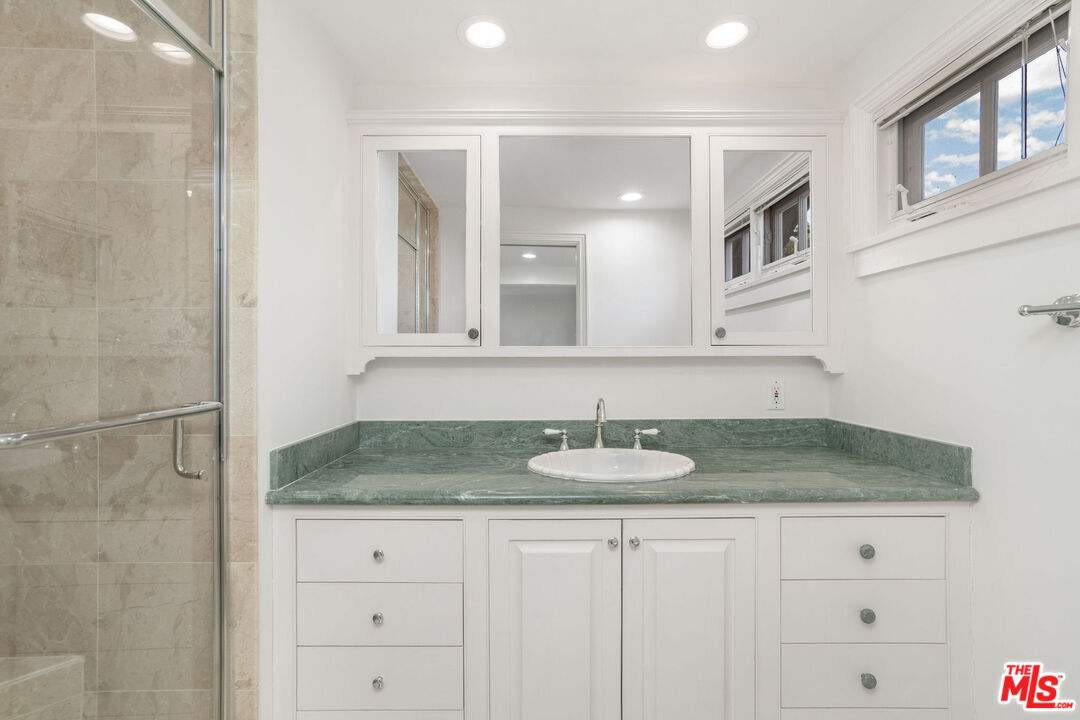 5360 Bothwell Road Tarzana, CA 91356 - Photo 21 of 22