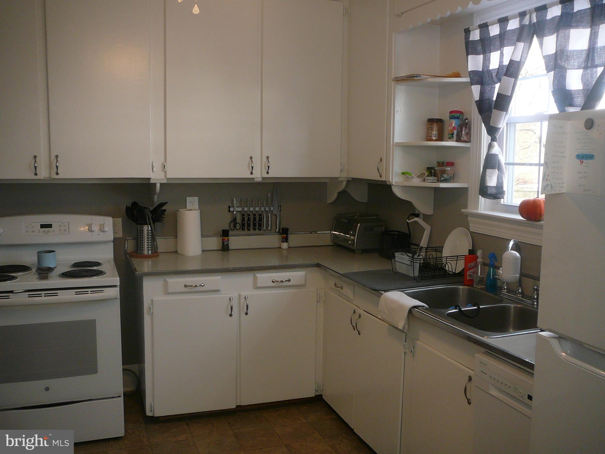 267 Deacon Road Fredericksburg, VA 22405 - Photo 11 of 24 42" Cabinets Kitchen!