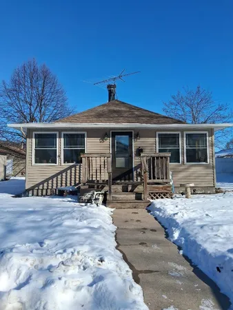 $136,000 | 618 North Wacouta Avenue, Prairie du Chien, WI 53821