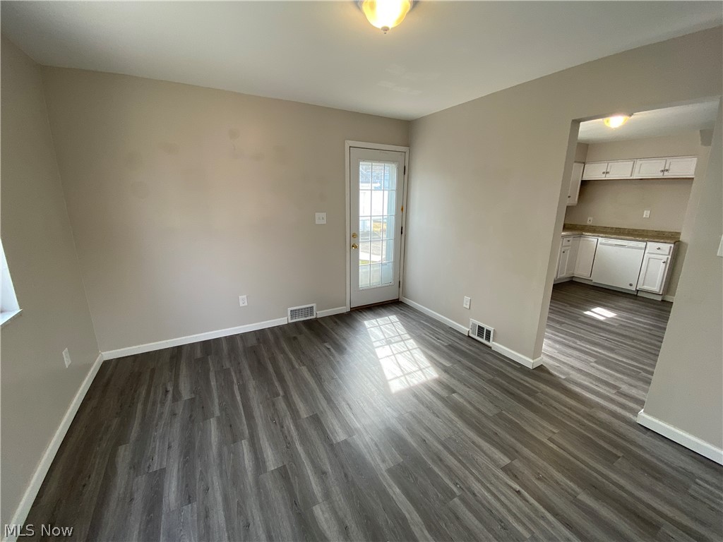 4106 Linnell Road Cleveland, OH 44121 - Photo 4 of 13 Gallery Image 4