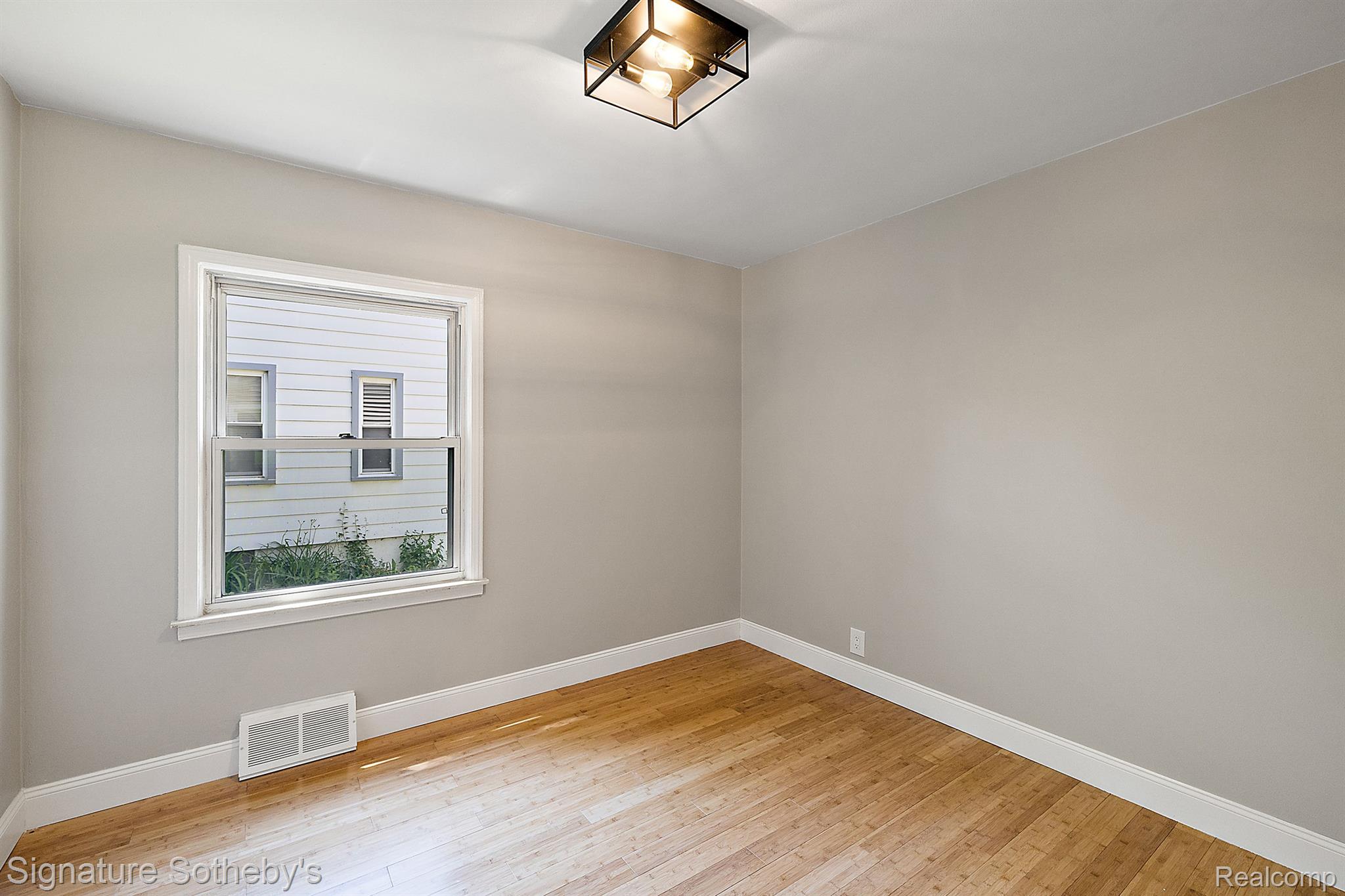 3303 Normandy Road Royal Oak, MI 48073 - Photo 16 of 34 Gallery Image 16