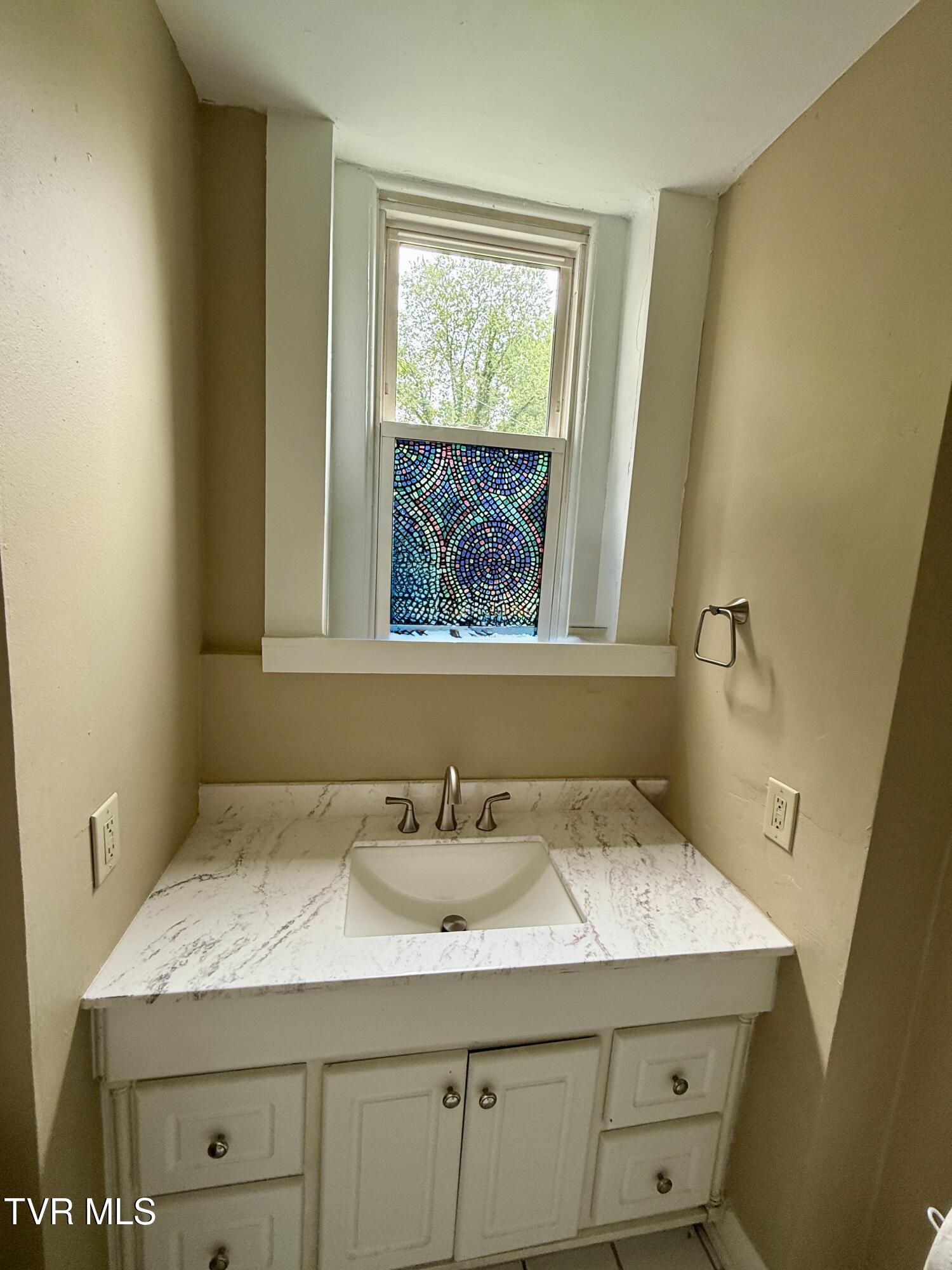 234 Solar Street, Unit 101 Bristol, VA 24201 - Photo 19 of 22 IMG_0200