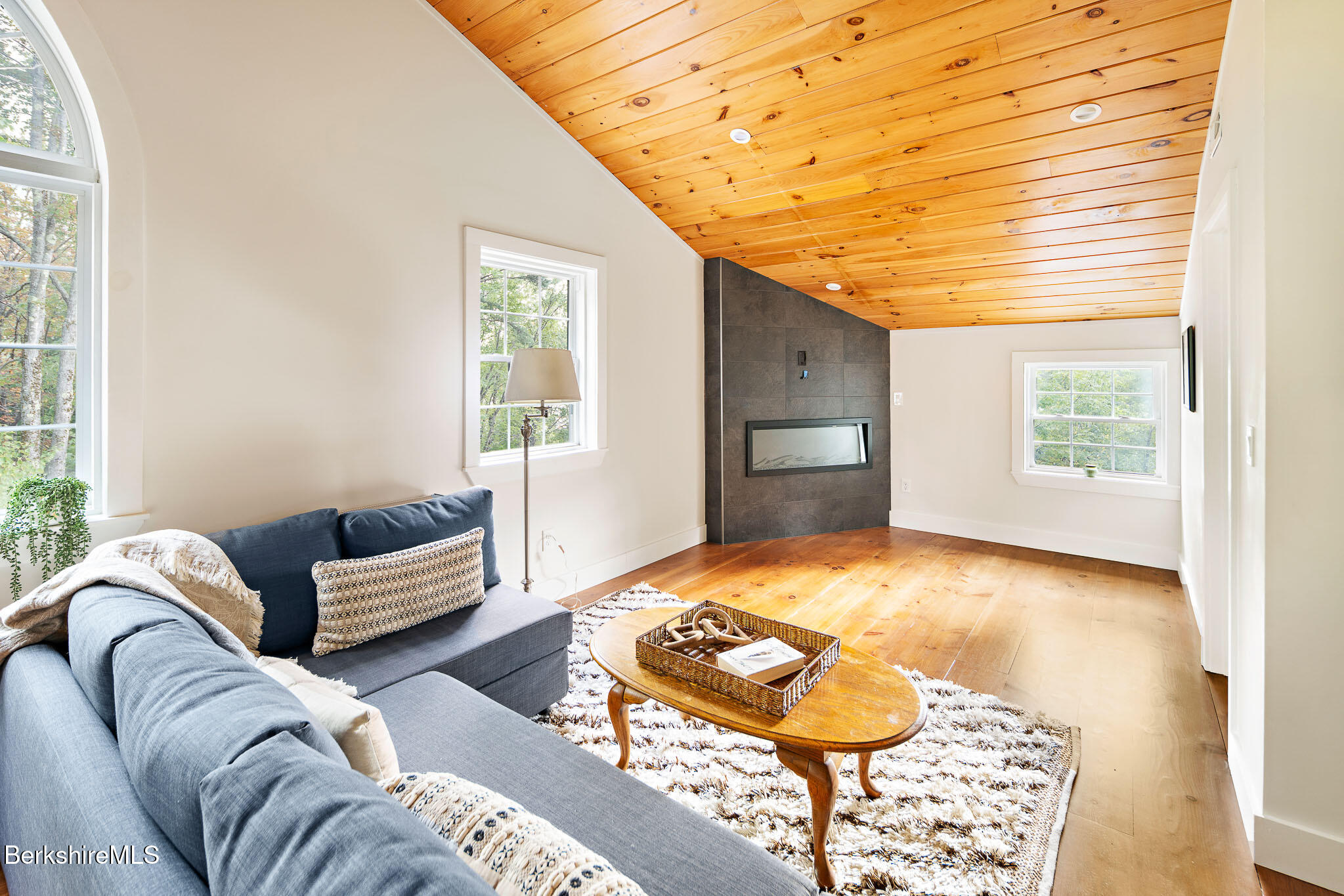 715 Peru Road Hinsdale, MA 01235 - Photo 6 of 45 Living area