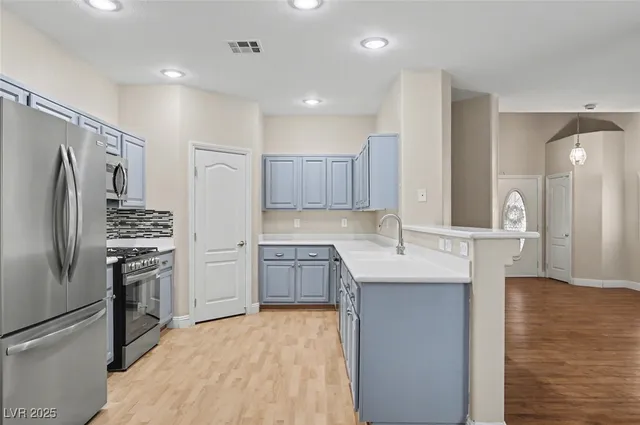 $2,000 | 1123 Aldenwood Avenue, Las Vegas, NV 89123