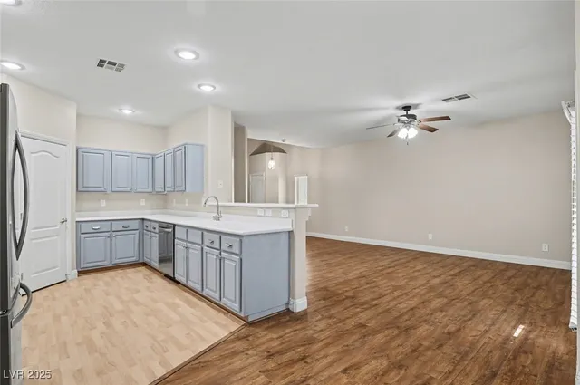 $2,000 | 1123 Aldenwood Avenue, Las Vegas, NV 89123