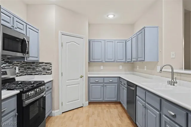 $2,000 | 1123 Aldenwood Avenue, Las Vegas, NV 89123