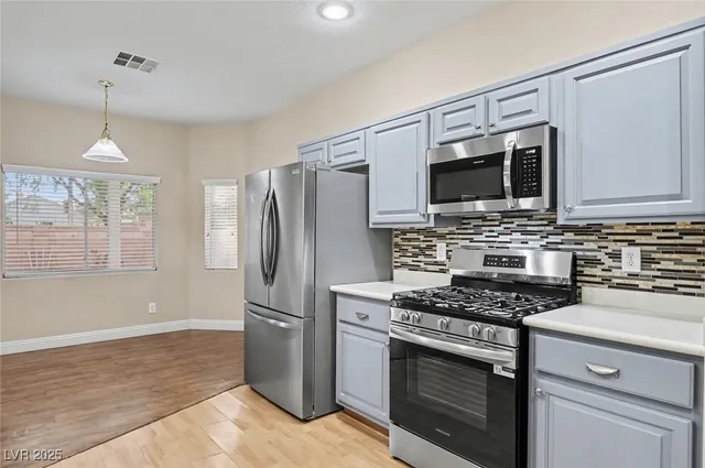 $2,000 | 1123 Aldenwood Avenue, Las Vegas, NV 89123