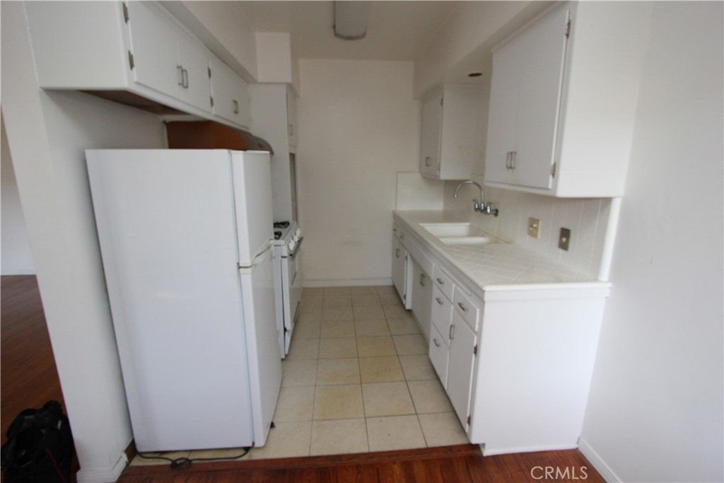 1831 East Appleton Street Long Beach, CA 90802 - Photo 9 of 13 Kitchen