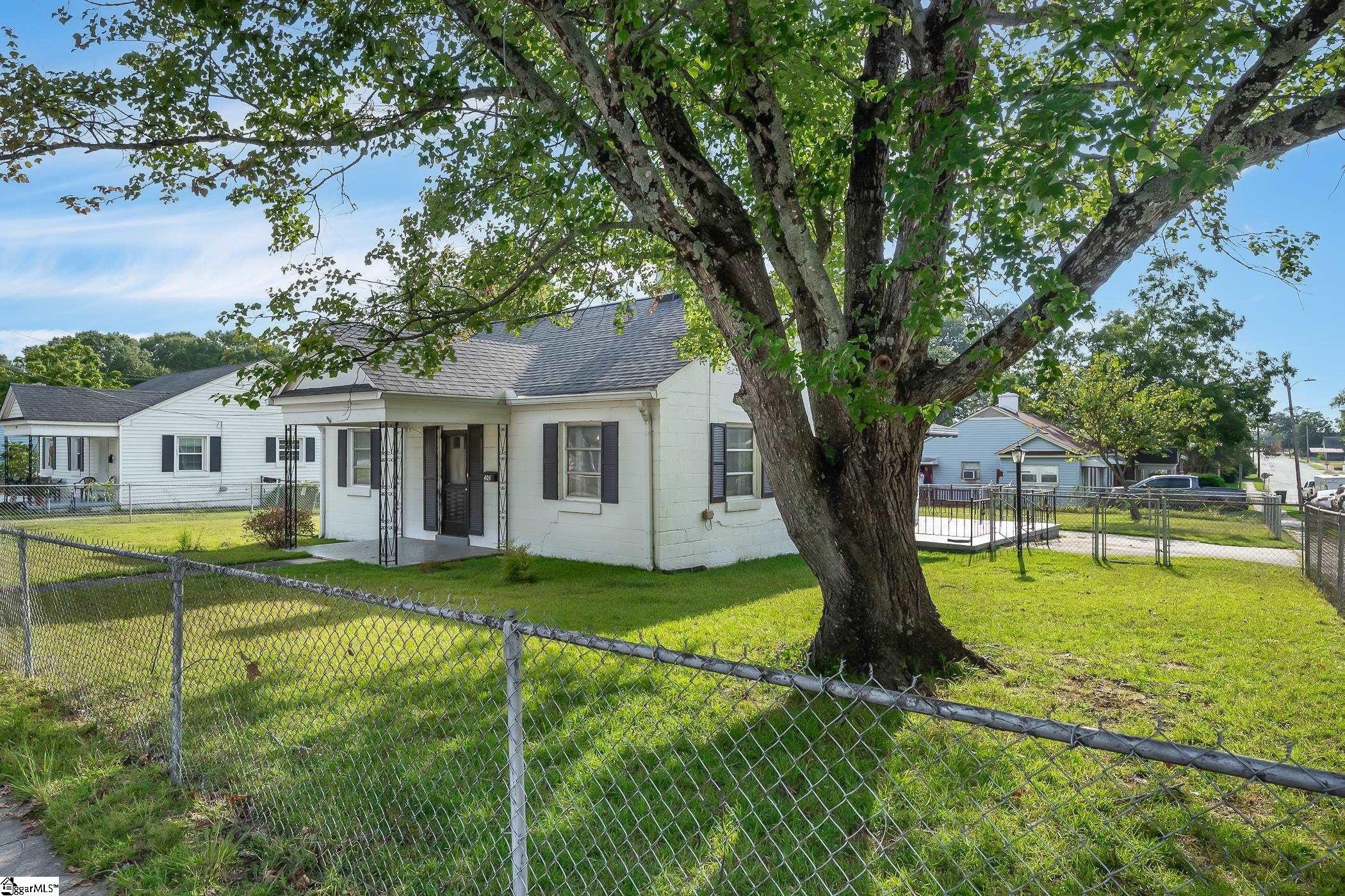 405 Elizabeth Street Clinton, SC 29325 - Photo 3 of 21