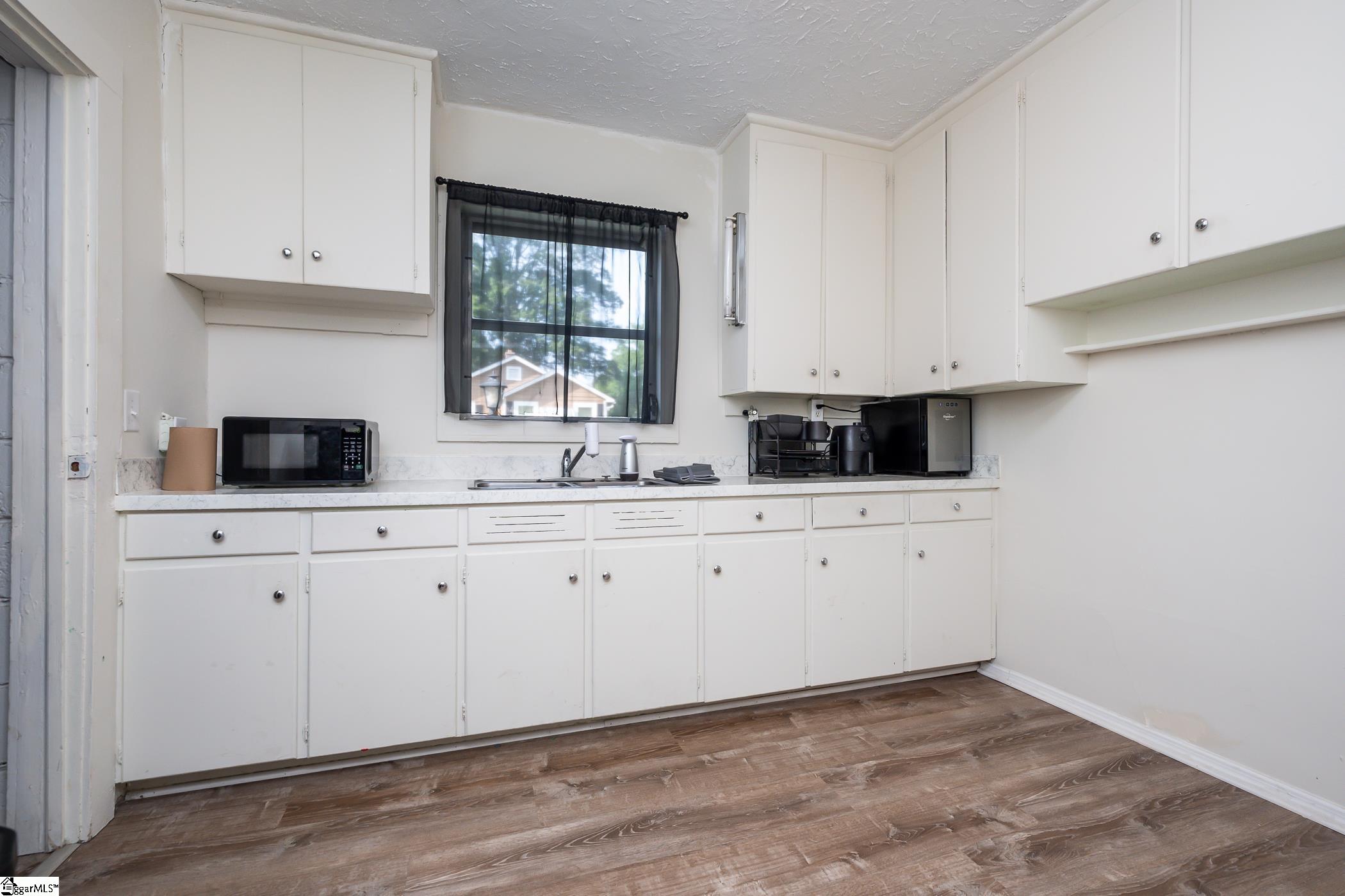 405 Elizabeth Street Clinton, SC 29325 - Photo 8 of 21