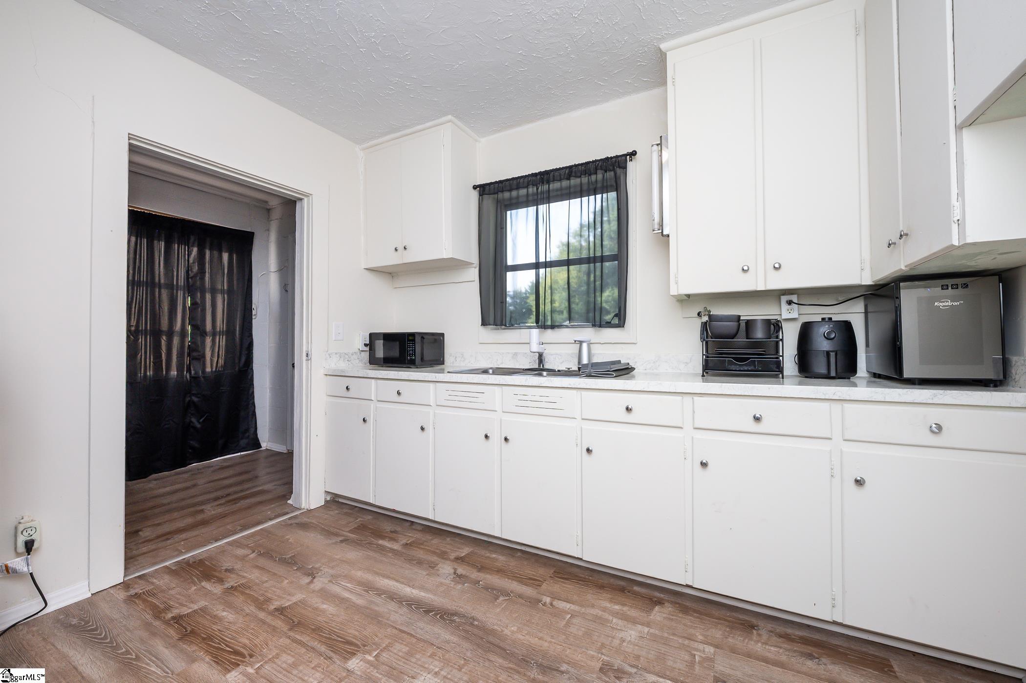 405 Elizabeth Street Clinton, SC 29325 - Photo 10 of 21