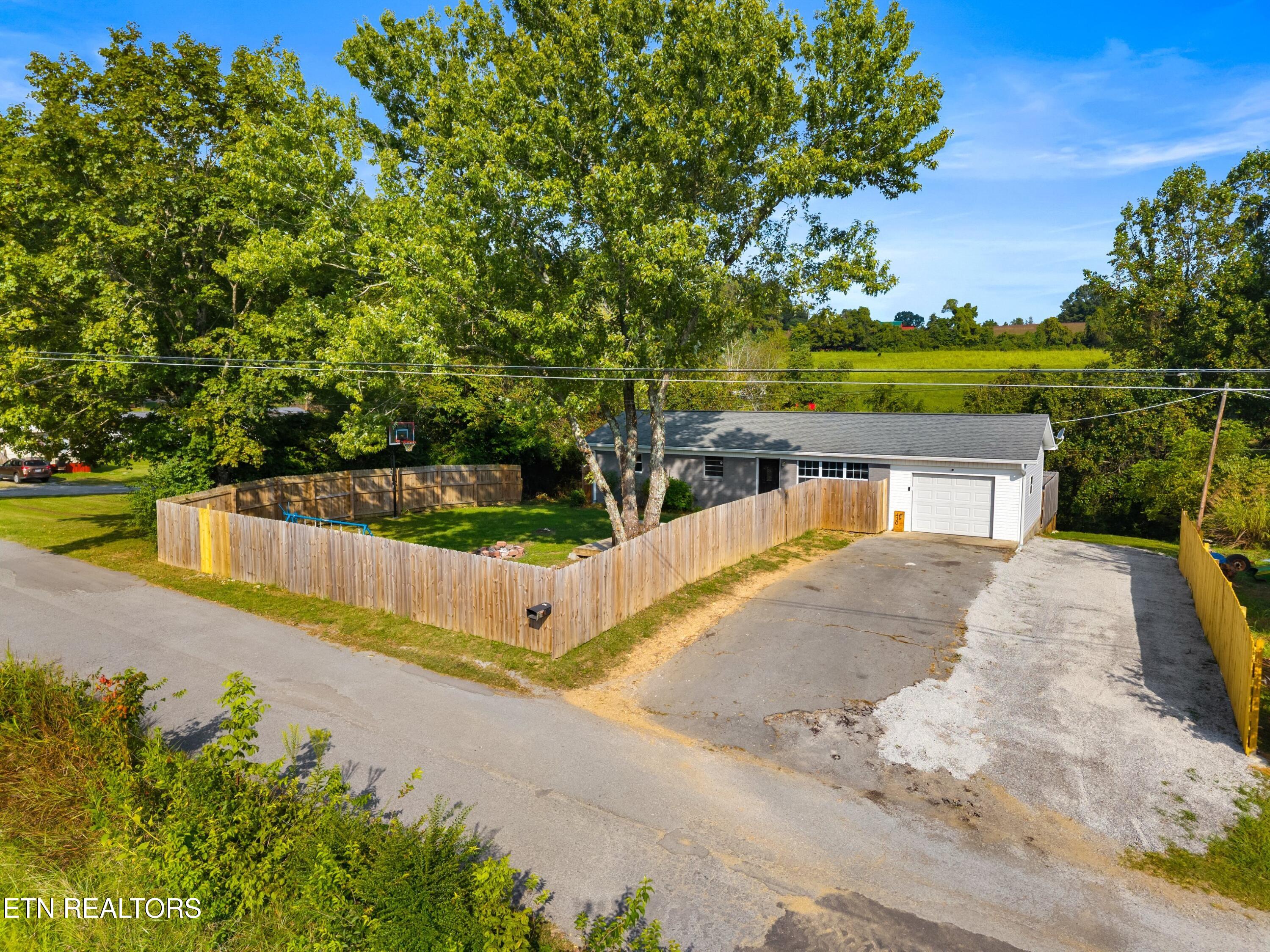 430 McVey Road Tazewell, TN 37879 - Photo 4 of 38 029-430McVeyRoad-Tazewell-TN-37879-SMALL