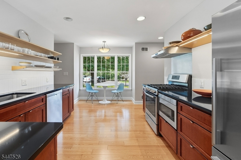 47 Hedge Row Road Plainsboro, NJ 08540 - Photo 12 of 32 Gallery Image 12